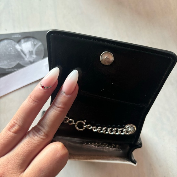 NWT Dierneas Black & Whiter Vegan Leather Micro Bag w/Long Shoulder Chain - Picture 4 of 7